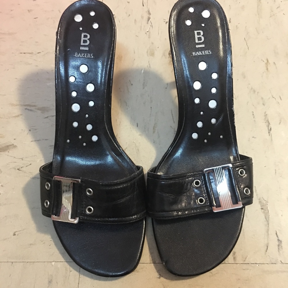 Sandal - Picture 2 of 3